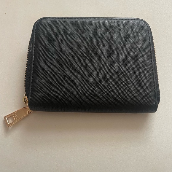 Prada wallet 
Color : Black
Condition : Slightly used - Picture 2 of 4